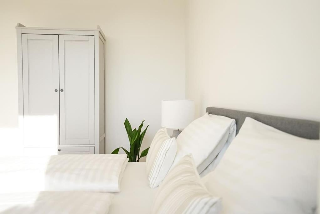 Oberlaa New - 15 Min To Appartement Wenen